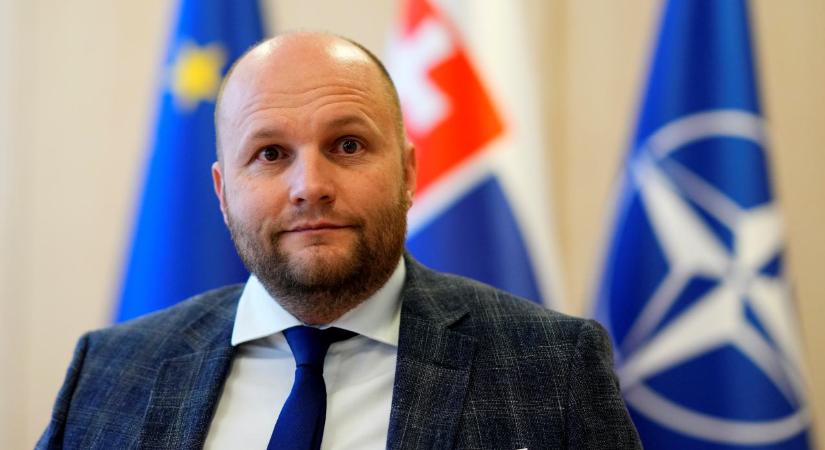 Lezárták a nyomozást, az ügyész szerint teljesen törvényes volt a migek és a légvédelmi rendszer átadása az ukránoknak