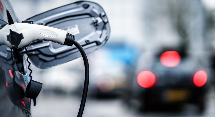 Újabb pénzösszeg vált elérhetővé az e-autós pályázatban