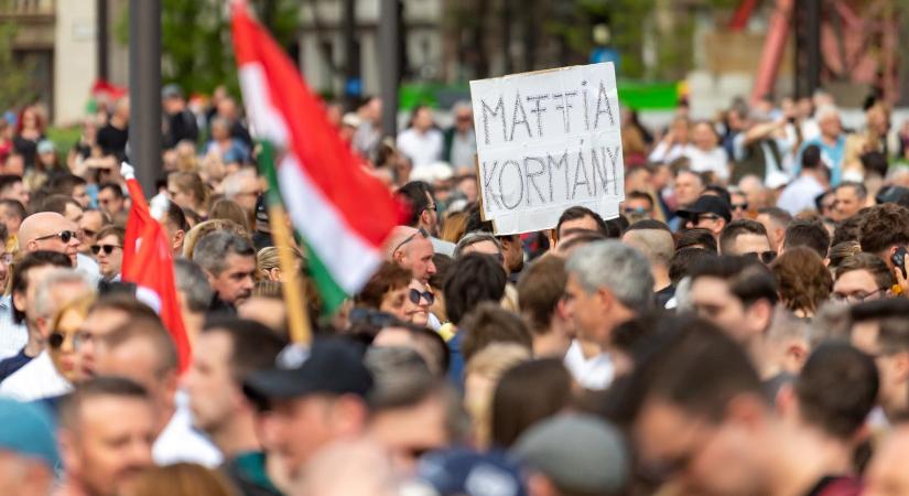 Felmérték ezt is, a magyarok relatív többsége szerint tényleg maffiaállamban élünk