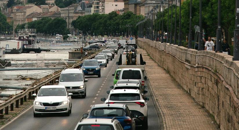 140-es tempó az autópályán: életveszélyes lehet a sebességhatárok emelése?
