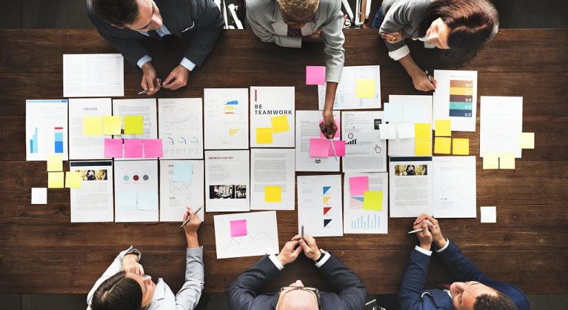 Mi a különbség a Scrum Master és a projektmenedzsment képzés között?