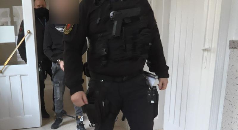 Egocentrikus, fölényre törekvő és indulatos