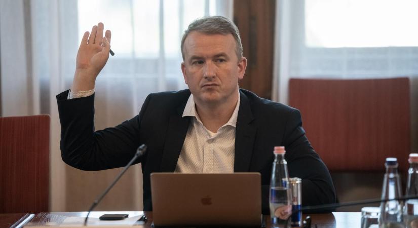 A Demokratikus Koalíció közölte, egy párt sem támogatta a kezdeményezését a határon túliak szavazati jogának megszüntetése ügyében