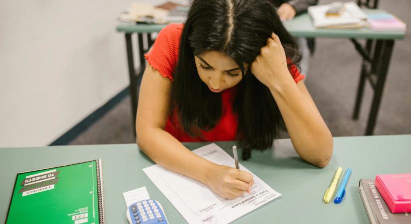 Felvételi stressz, kapunyitási pánik: túl nagy nyomás nehezedik a fiatalokra