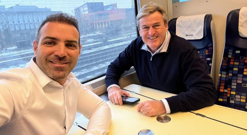 Ez nem Magyar Péterék napja: azt hitték Kapitány Istvánék, senki sem hallja őket a vonaton, úgy adták ki a Tisza terveit (VIDEÓ)