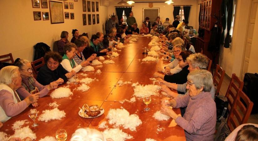 Tizenegyedik alkalommal rendezik meg a tollfosztást és a Fánkfesztivált Környén