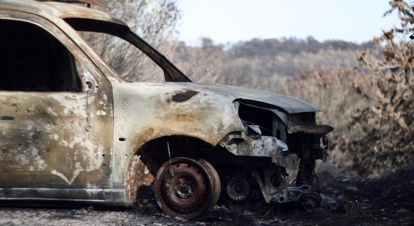 Tippmixre költötte a rábízott pénzt, ezért autókat lopott, de azok meg kigyulladtak