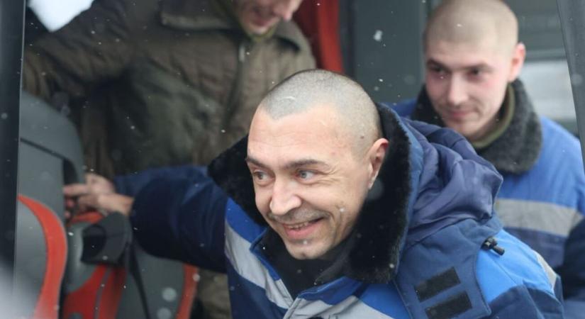 Hadifogolycserét hajtott végre Ukrajna és Oroszország: 157 ember tért haza