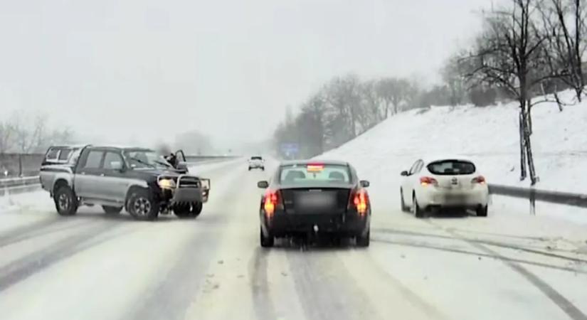 Leesett a februári hó, látványos videókon a roncsderbiző magyar autósok