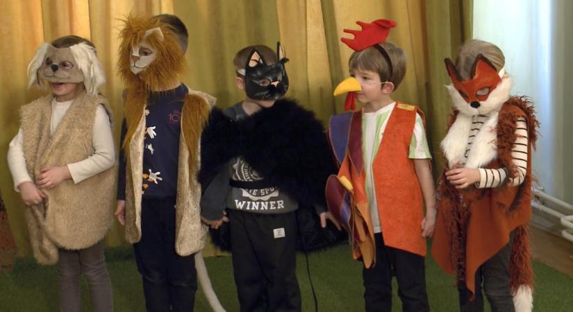 Na, szia, tavasz! Farsangi rítusjátékkal űzték el a hideget Debrecenből az ovisok – videóval