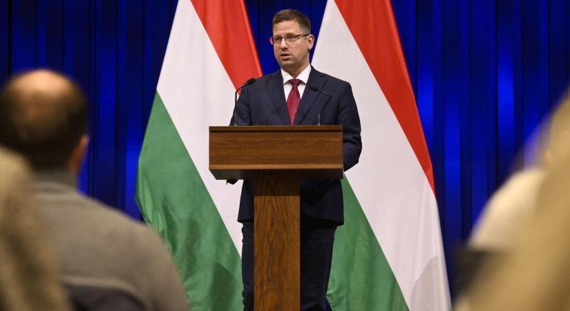 Gulyás Gergely a Kormányinfón jelentette be: három olyan ukrán katonai vezetőt tiltottak ki a schengeni övezetből is, aki a kényszersorozásért felelős