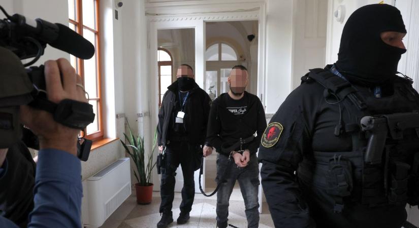 Agyonlőtte gyermekét, majd az ítélet előtt háromszor változtatta meg a vallomását a zákányi gyilkos