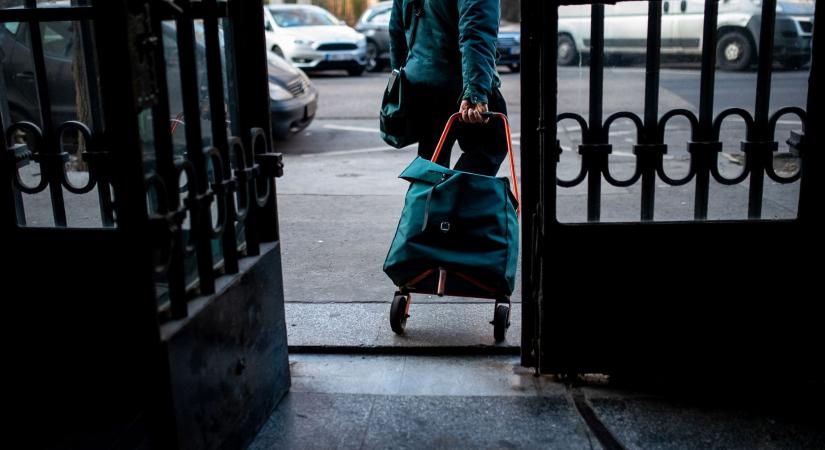 Nyugdíj: rendkívüli változást jelentett be a kormány a 13. és 14. havi nyugdíj postai kifizetésében!