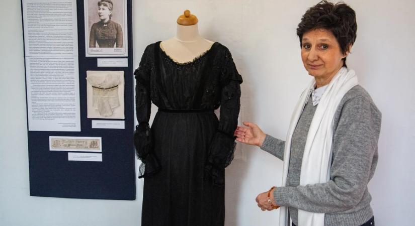 Gyász és elegancia: Belus Paula estélyi ruhája lett a hónap műtárgya