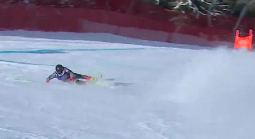 Akkorát zakózott az osztrák síző a téli olimpia edzésén, hogy még a bukósisakja is lerepült