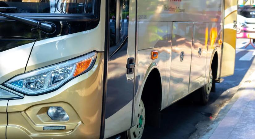 Gyalogosok közé csapódott egy busz Dublinban, egy ember meghalt