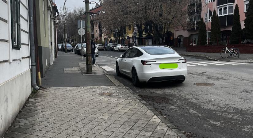 Ha majomra telik... – Újabb „parkolókirály” sokkolta a kaposvári forgalmat