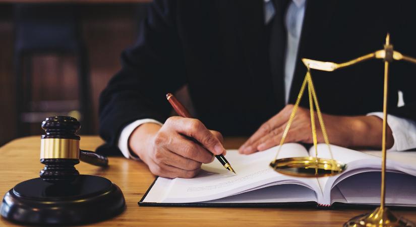 A kormány tiltása ellenére is folytatja a szolidaritási hozzájárulásról szóló pereket a bíróság