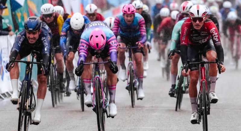 j korszak kezddtt az Etoile de Bessges letben