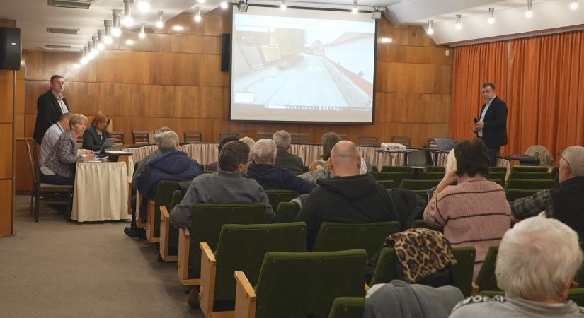 Fórum a Lánc utcáról