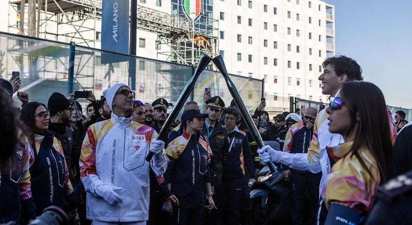 Milánó 2026: a sportolók faluját is meglátogatta az olimpiai láng