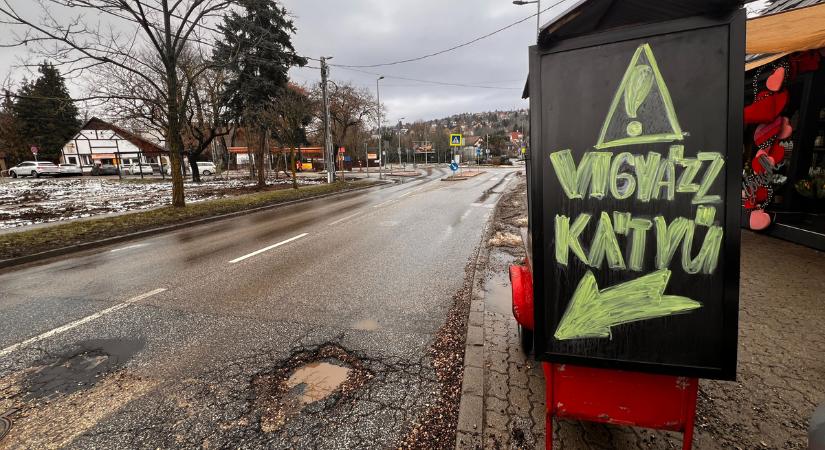 Kátyúterror Budapesten: ilyen állapotban még soha nem voltak az utak - Galéria