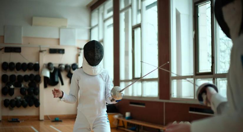 14 éves tanítványával folytatott titkos viszonya miatt ítélték el a vívóedzőt