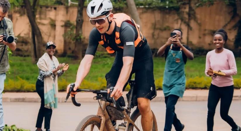 Borsos Benedek kalandos körülmények között, a dzsungelben nyert körversenyt