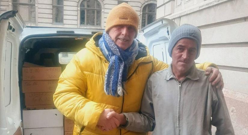 Hatalmas állateledel adomány a fertőszentmiklósi állatotthonnak