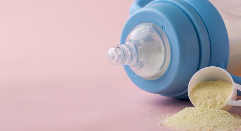 Tápszerbotrány: tucatnyi csecsemő betegedett meg a mérgező anyagtól - Egyre több országban hívják vissza a termékeket