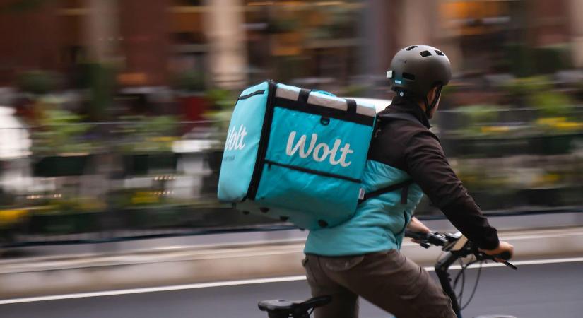 Ennyit keresnek valójában az ételfutárok, brutális összegre tehetsz szert egy hét alatt, ettől nem fogsz magadhoz térni