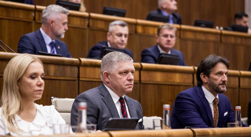 Ficóék ezt is túlélték: a kormány helyett a bizalmatlansági indítvány bukott el