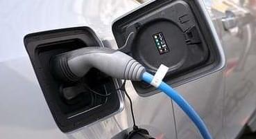 EM: megemelt keretösszeg, meghosszabbított határidő a vállalati e-autó programban