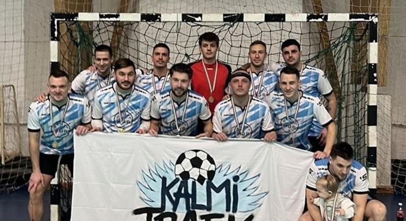 Hétgólos döntőt rendeztek a kisteleki téli teremlabdarúgó-tornán