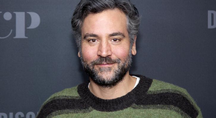 Titokban apa lett az Így jártam anyátokkal Ted Mosby-ja, különleges apa-fia fotókat posztolt