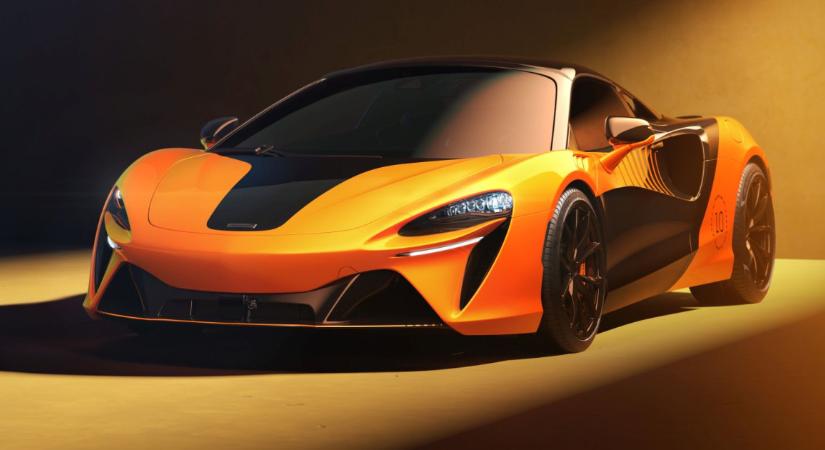 Stílusos Arturával ünnepli jubileumi bajnoki címét a McLaren