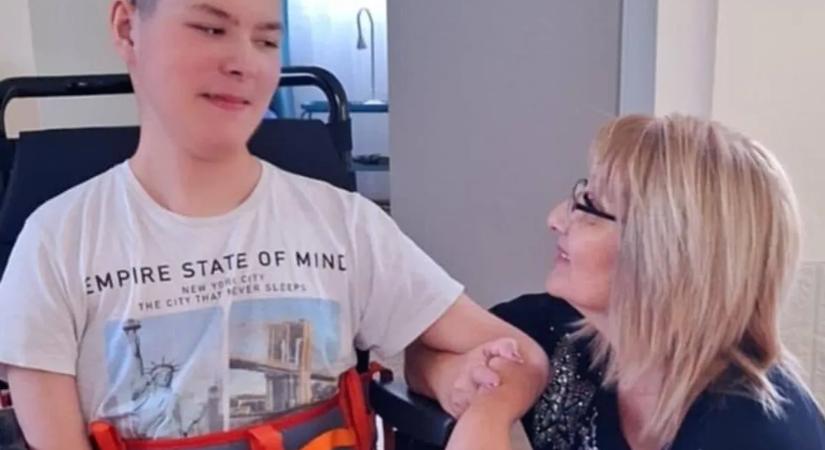 Könnyekben tört ki a Duchenne-szindrómás Krisztián édesanyja: hét angyal segíti őket