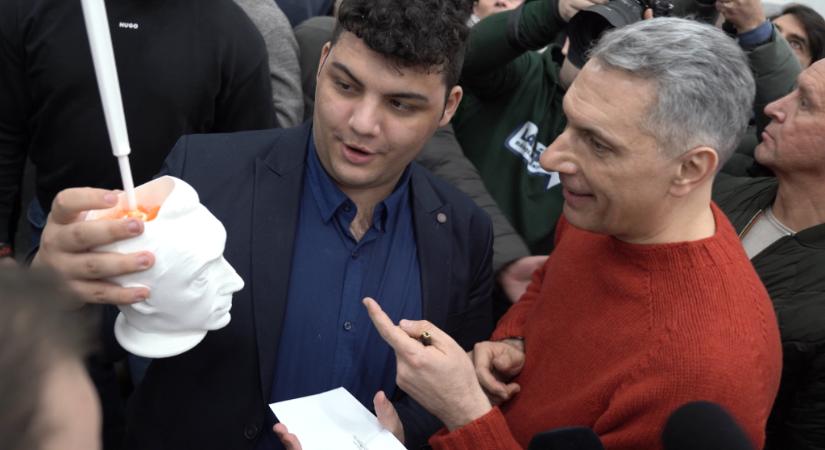 Lázár János: Miért fontos a sajtónak a bűnözők joga ennyire?  24.hu