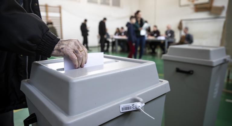 Itt a legfrissebb amerikai kutatás, ezt gondolják a választók Magyar Péter lehetséges terveiről