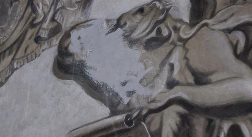 Letörölte Meloni arcát a templomi freskóról a művész