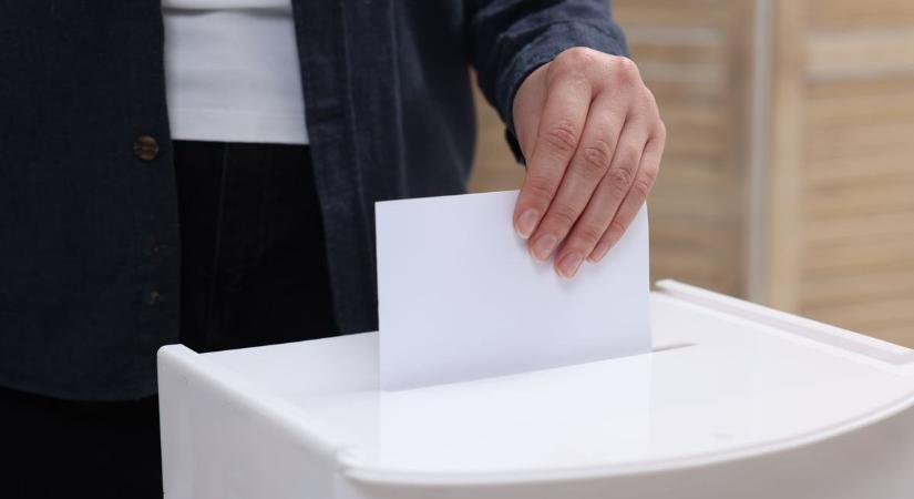 Feloszlott a képviselő-testület, nem tudott együtt dolgozni a polgármester és a képviselők