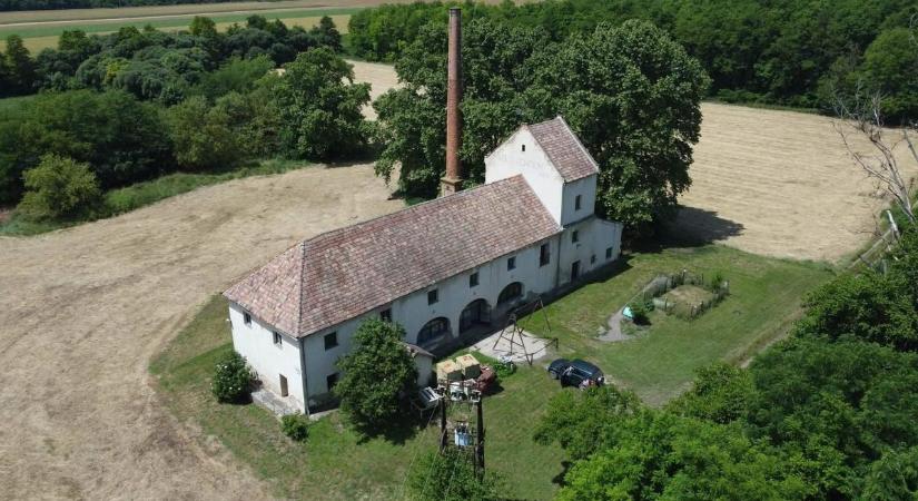 Eladó uradalmi birtok, ahol egykor szeszgyár, csirketelep, kutatóközpont működött (galéria)
