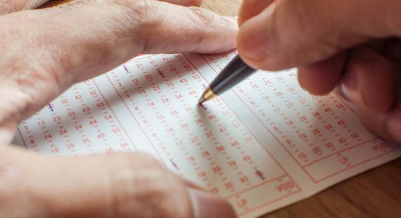 Most vegyél lottót, ha ebben a 2 csillagjegyekben születtél - Váratlan pénzt és szerencsét jósolnak a csillagok