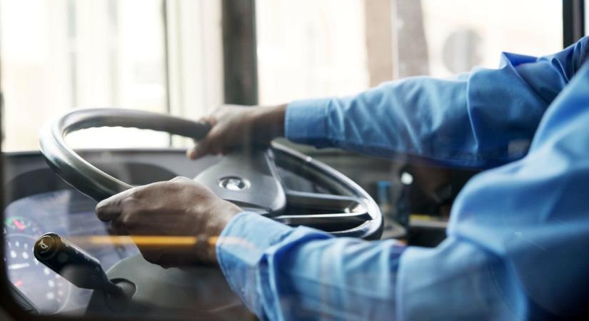 IQOS a volán mögött? Reagált a MÁV a nagy port kavart esetre