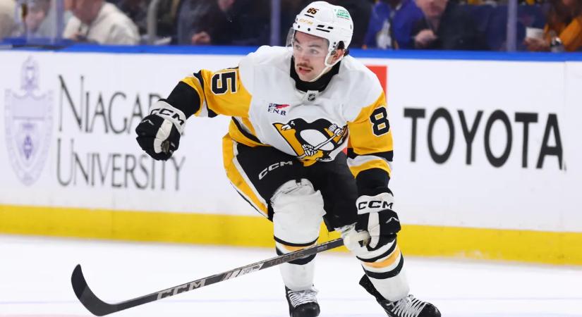 Hayes duplázott az NHL-debütálásán, Stützle és Horvat is fontos gólt szerzett