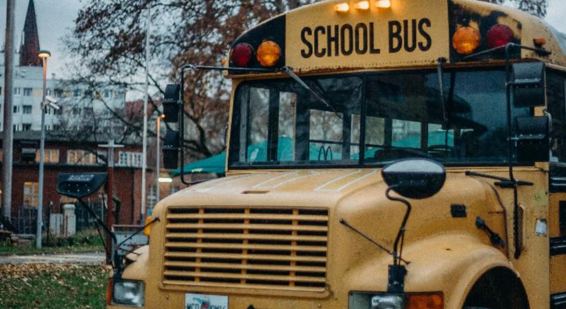 Halálra gázolt egy 11 éves kislányt egy buszsofőr, majd elmenekült a helyszínről