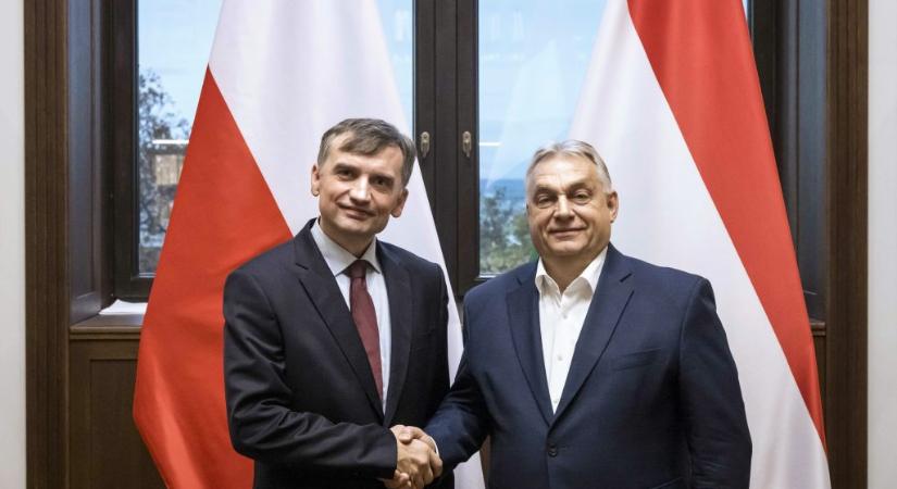 Varsóban elrendelték a Magyarországon politikai menedékjogot kapott volt lengyel miniszter letartóztatását