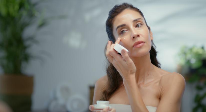 7 hatásos pénztárcabarát szemkörnyékápoló a látható eredményekért