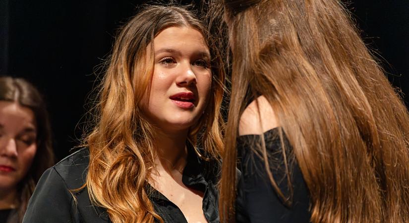 A kamaszok életének sötét oldalát mutatja be ez a debreceni előadás