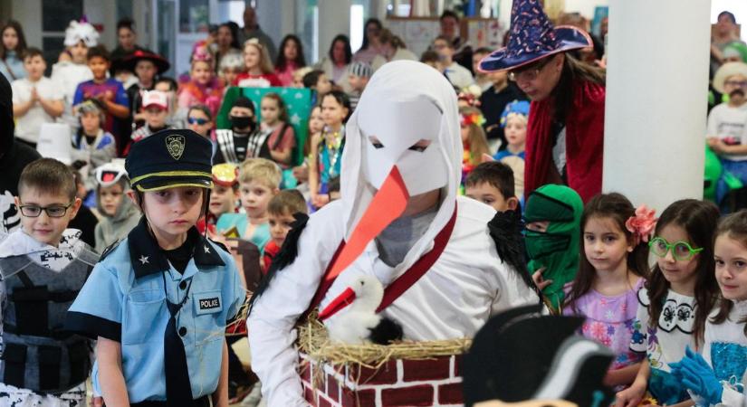 Fergeteges farsangi forgatag a vépi Hatos-iskolában